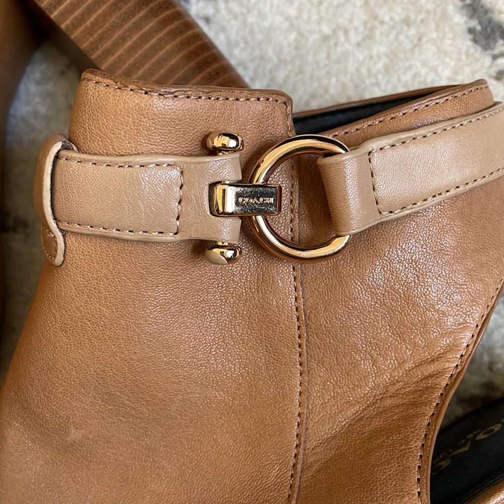 (Coach) Light Brown Leather with Wooden Stacked Heel Lafayette Peep-toe - Picture 3 of 7